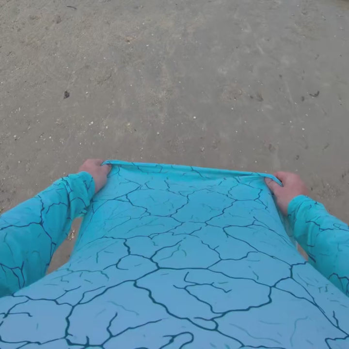 Video of the HOOKSTER Reef Fade UPF 50+ UV hoodie being worn, clip 1