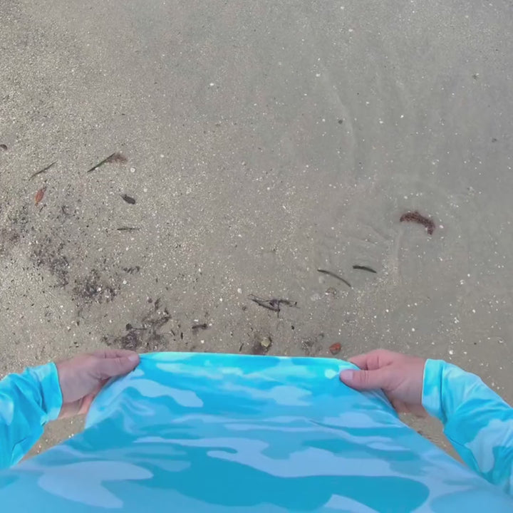 Video of the HOOKSTER Aqua Recon UPF 50+ UV hoodie being worn, clip 1