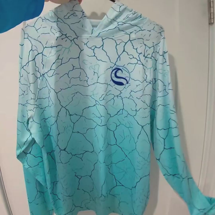 Video of the HOOKSTER Reef Fade UPF 50+ UV hoodie being worn, clip 2