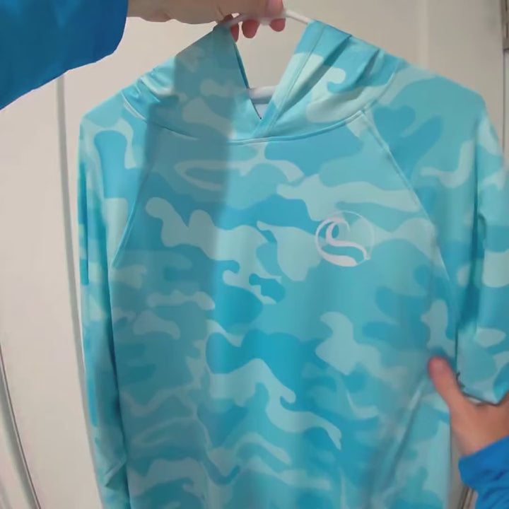Video of the HOOKSTER Aqua Recon UPF 50+ UV hoodie being worn, clip 2
